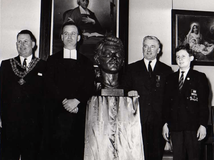 grandnephew unveiling statue of bust Thomas Ashe De Le Salle Waterford